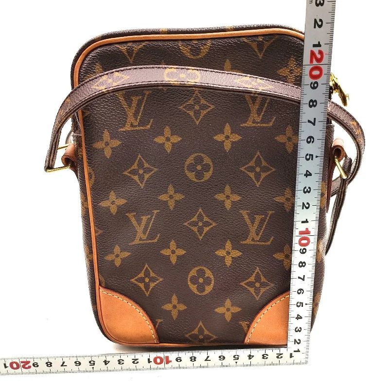 Louis Vuitton Twist bags with the iconic LV - turnlock closureLouis Vuitton Amazon Brown Monogram Crossbody bag