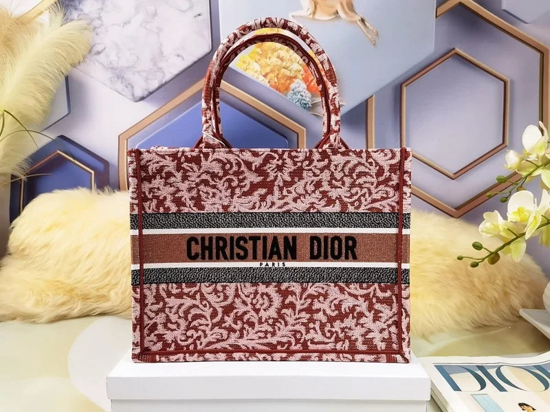 Christian Dior handbags with a removable shoulder strap for versatilityDior Bag