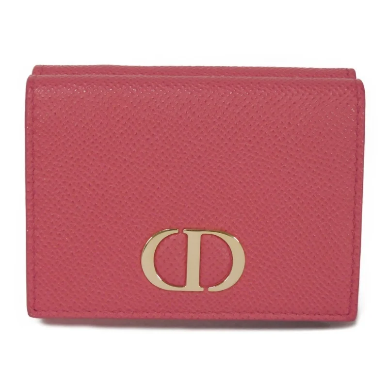 Fashion - forward Christian Dior tote bags for the modern womanDior 30 Montaigne Wallet