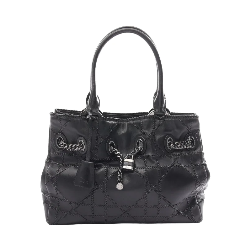 Christian Dior handbags with a removable shoulder strap for versatilityDior  Tote