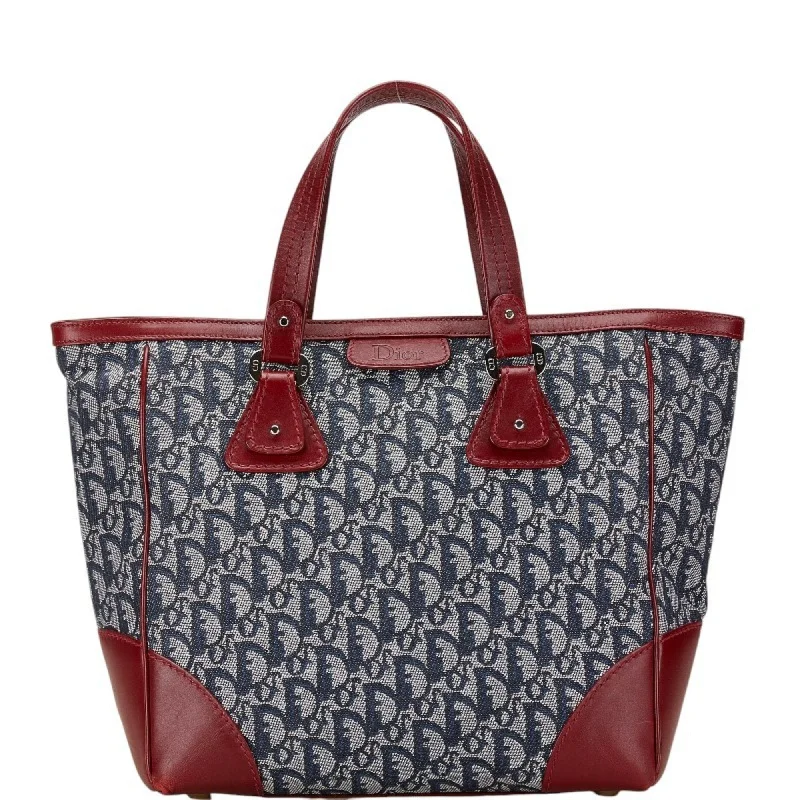 Fashion - forward Christian Dior tote bags for the modern womanDior Trotter Tote