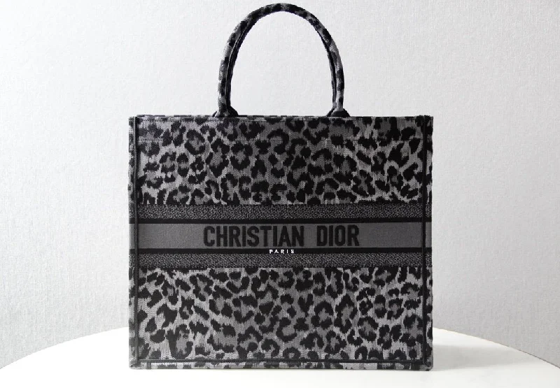 Christian Dior tote bags with a double - handle and shoulder - strap optionLuxury Handbags Christian Dior 260