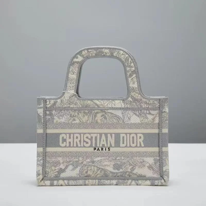 Luxury Christian Dior crossbody bags with a chain - link strapLuxury Handbags Christian Dior 269