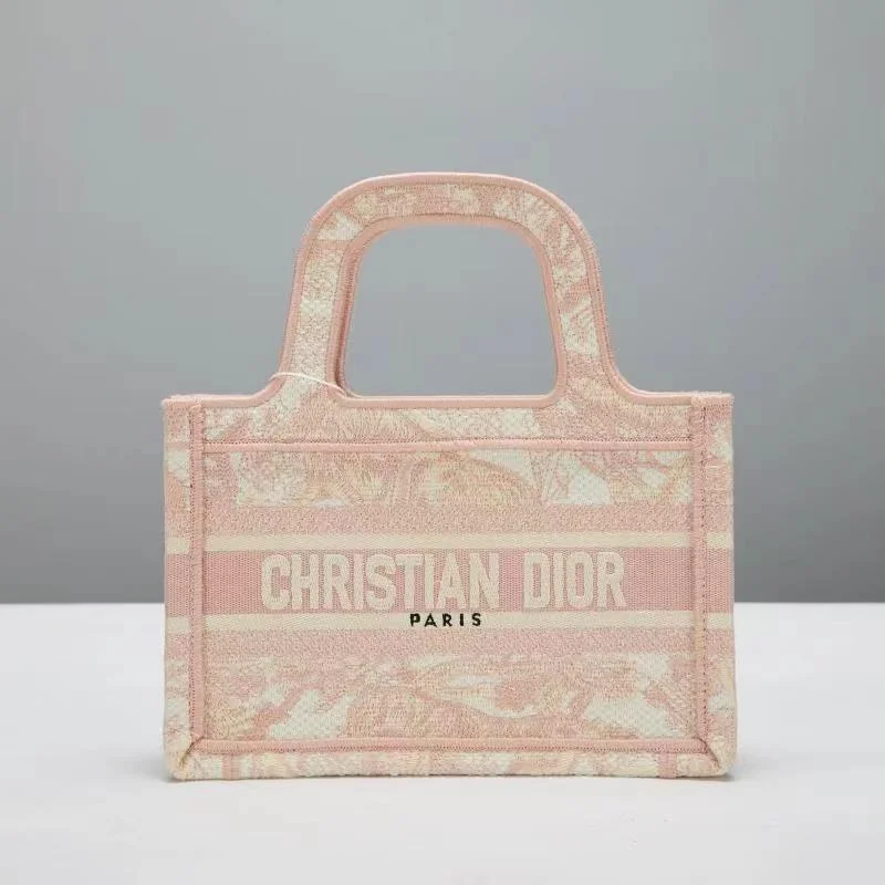 Christian Dior bags with a quilted pattern and gold - toned hardwareLuxury Handbags Christian Dior 270