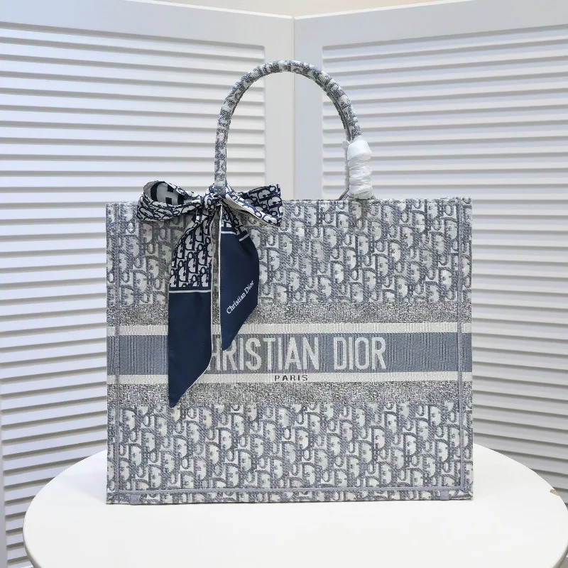 Trendsetting Christian Dior crossbody bags with a colorful strapLuxury Handbags Christian Dior 289