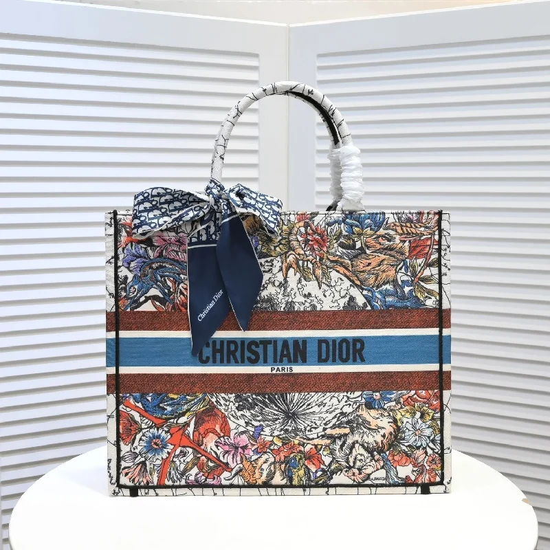 Fashion - forward Christian Dior tote bags for the modern womanLuxury Handbags Christian Dior 295