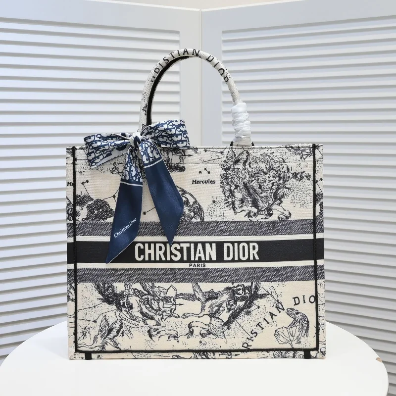 Trendsetting Christian Dior crossbody bags with a colorful strapLuxury Handbags Christian Dior 296